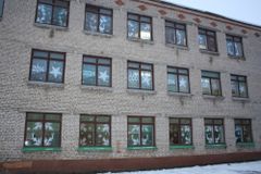 Оформление здания школы к Новому году.