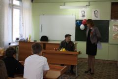 Ветераны и военные офицеры в гостях у школьников