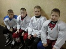 В хоккей играют настоящие мужчины.